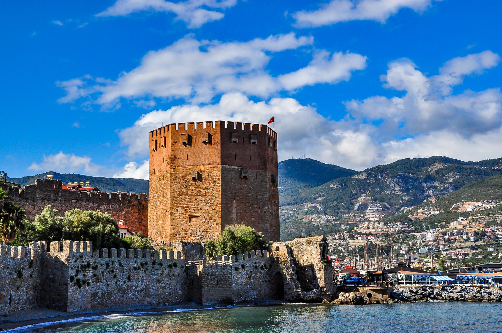 Der Rote Turm (Kızıl Kule) in Alanya (Türkei); Wirtschaftsdetektei Alanya (Türkei), Privatermittler Alanya (Türkei), Detektivagentur Alanya (Türkei), Detektivbüro Alanya (Türkei)