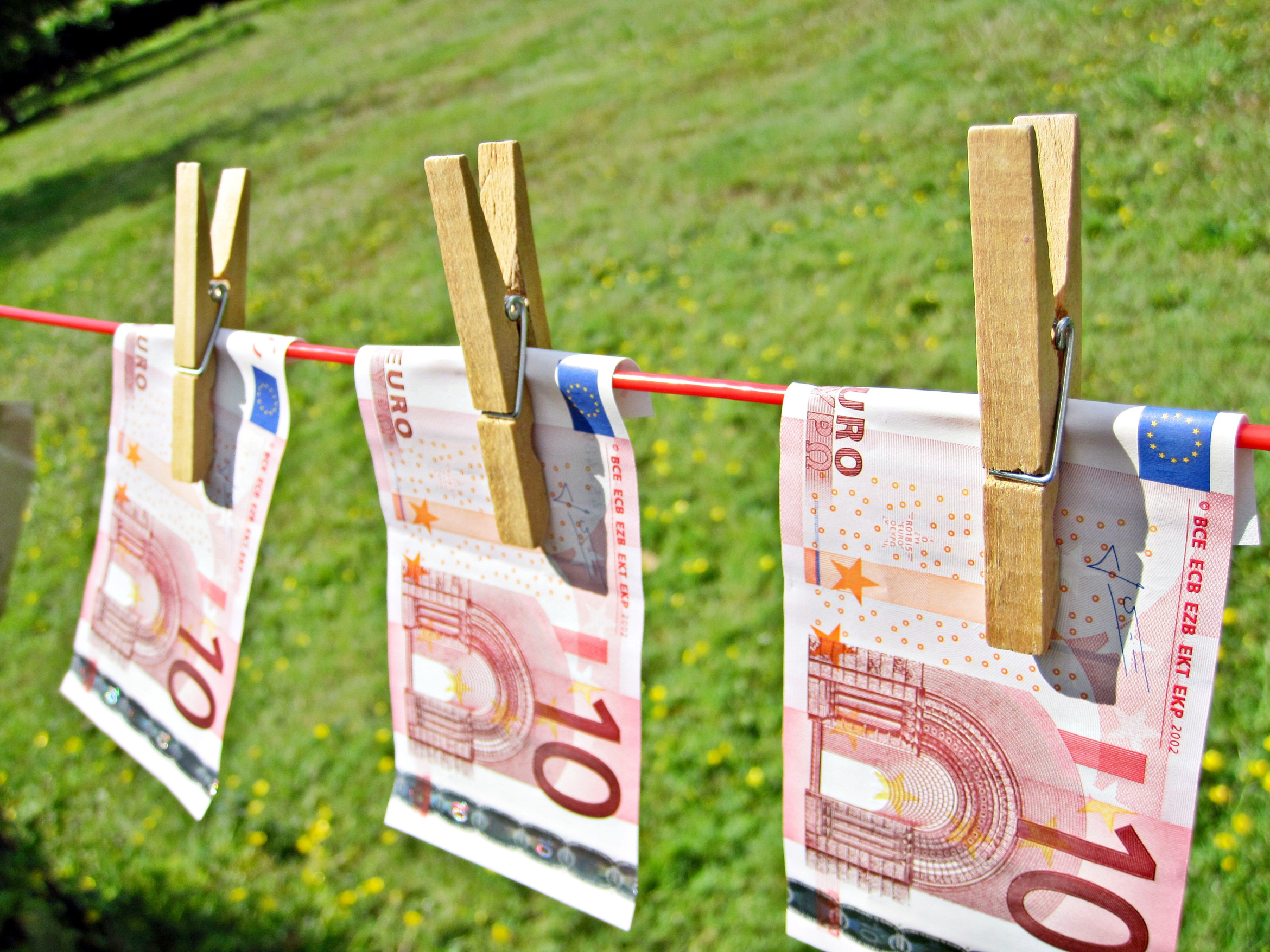 Money Laundering - Euros Kurtz Detektei Düsseldorf, Copyright Images Money; Detektiv Düsseldorf, Detektivagentur in Düsseldorf, Detektivbüro in Düsseldorf