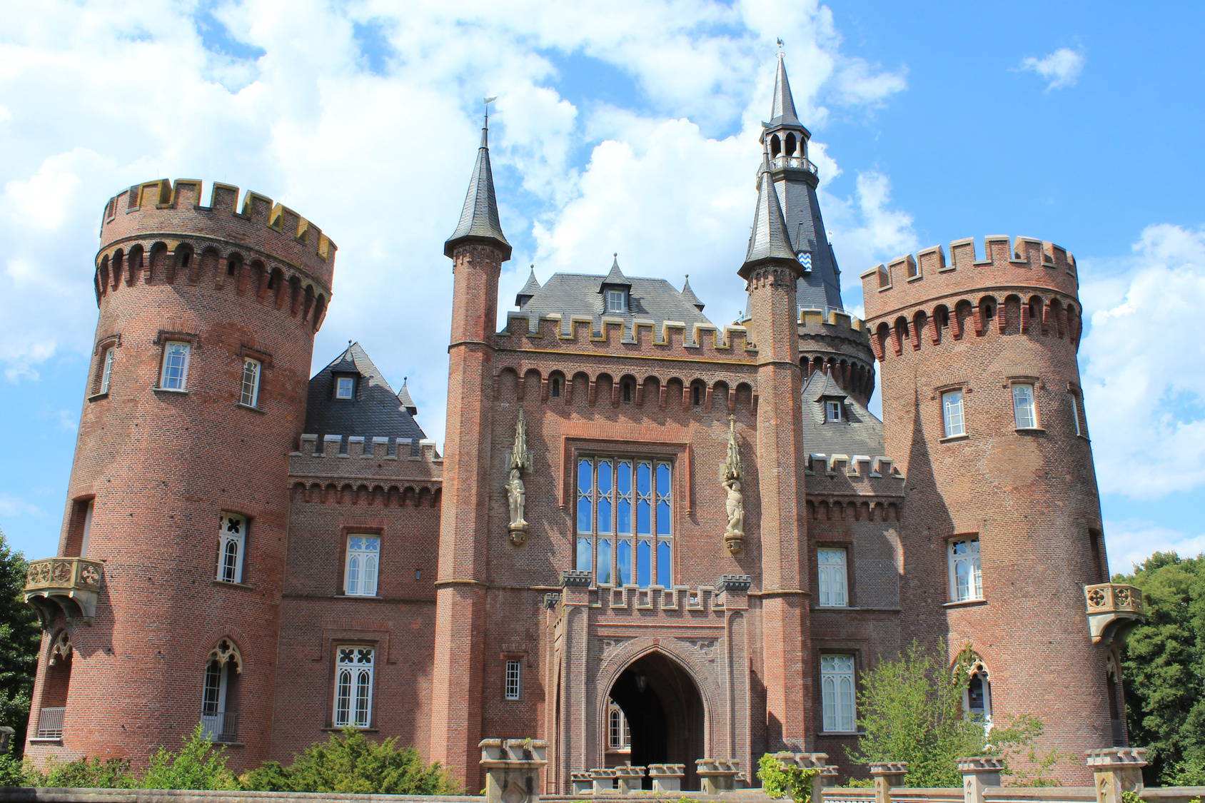 Wasserschloss Moyland bei Bedburg-Hau im Kreis Kleve am Niederrhein; Detektei am Niederrhein, Detektiv Niederrhein, Privatdetektiv Niederrhein, Wirtschaftsdetektei Niederrhein